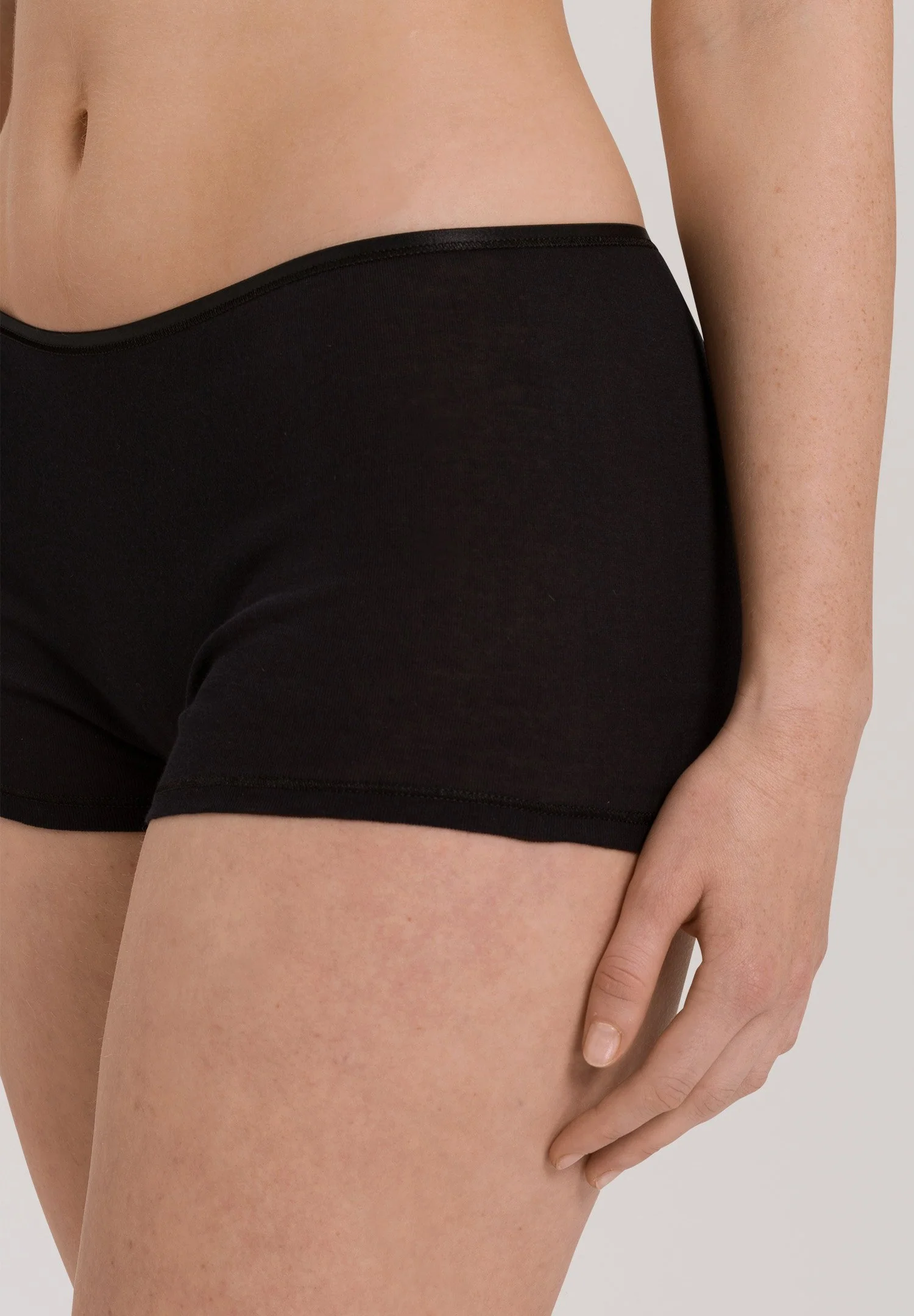 Cotton Seamless Shortleg Pants | black 071631-070019 - Image 6