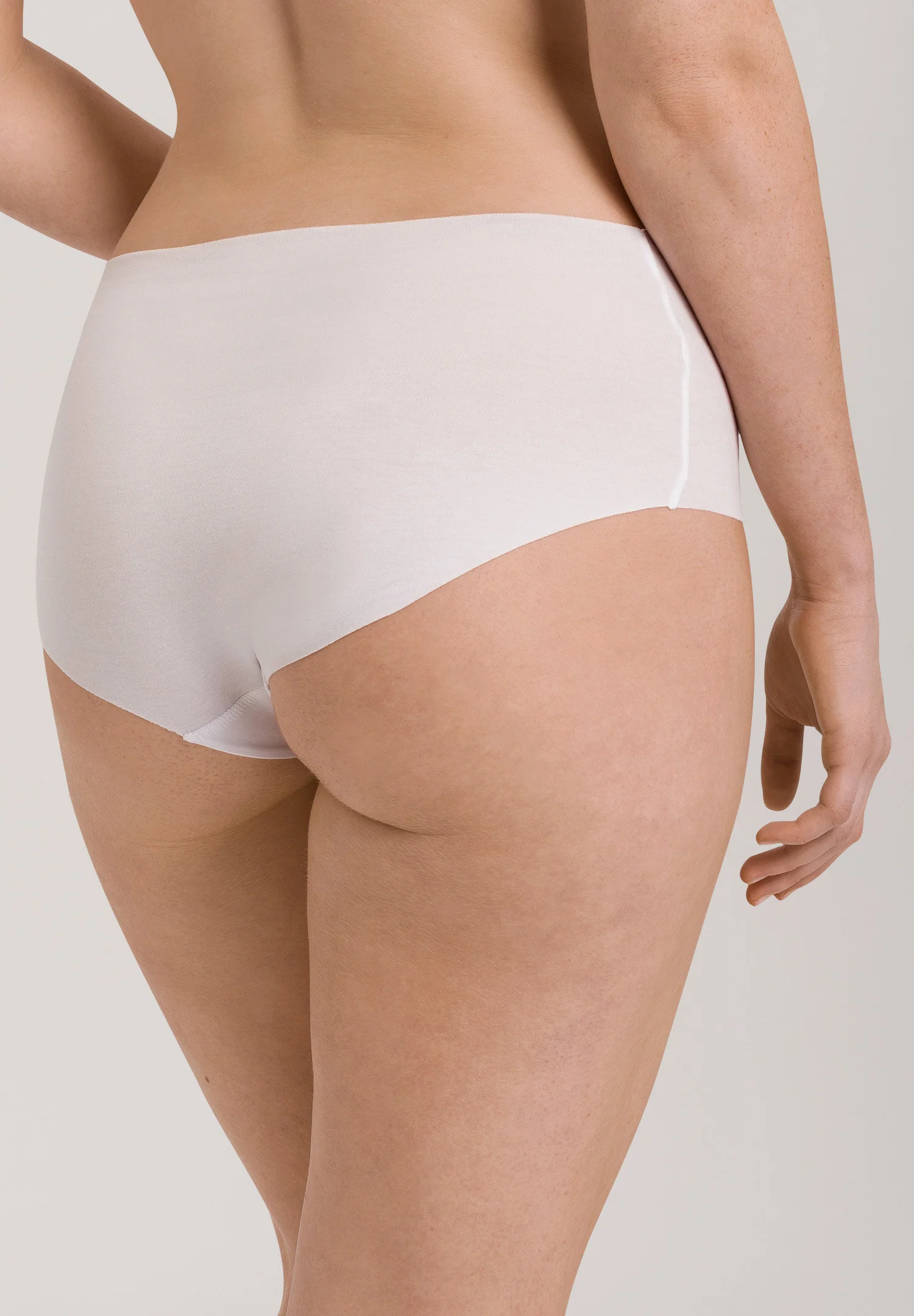 Invisible Cotton Maxi Briefs | white 079153-070101 - Image 4