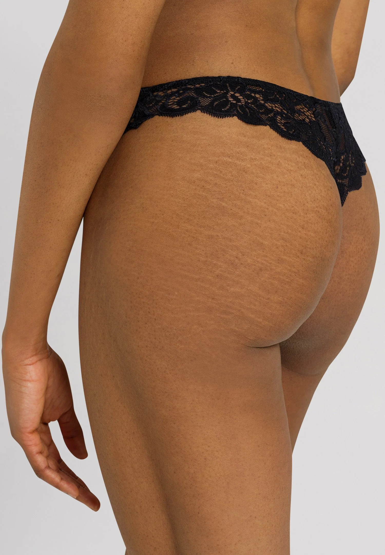 Moments Thong | black 071507-070019 - Image 4