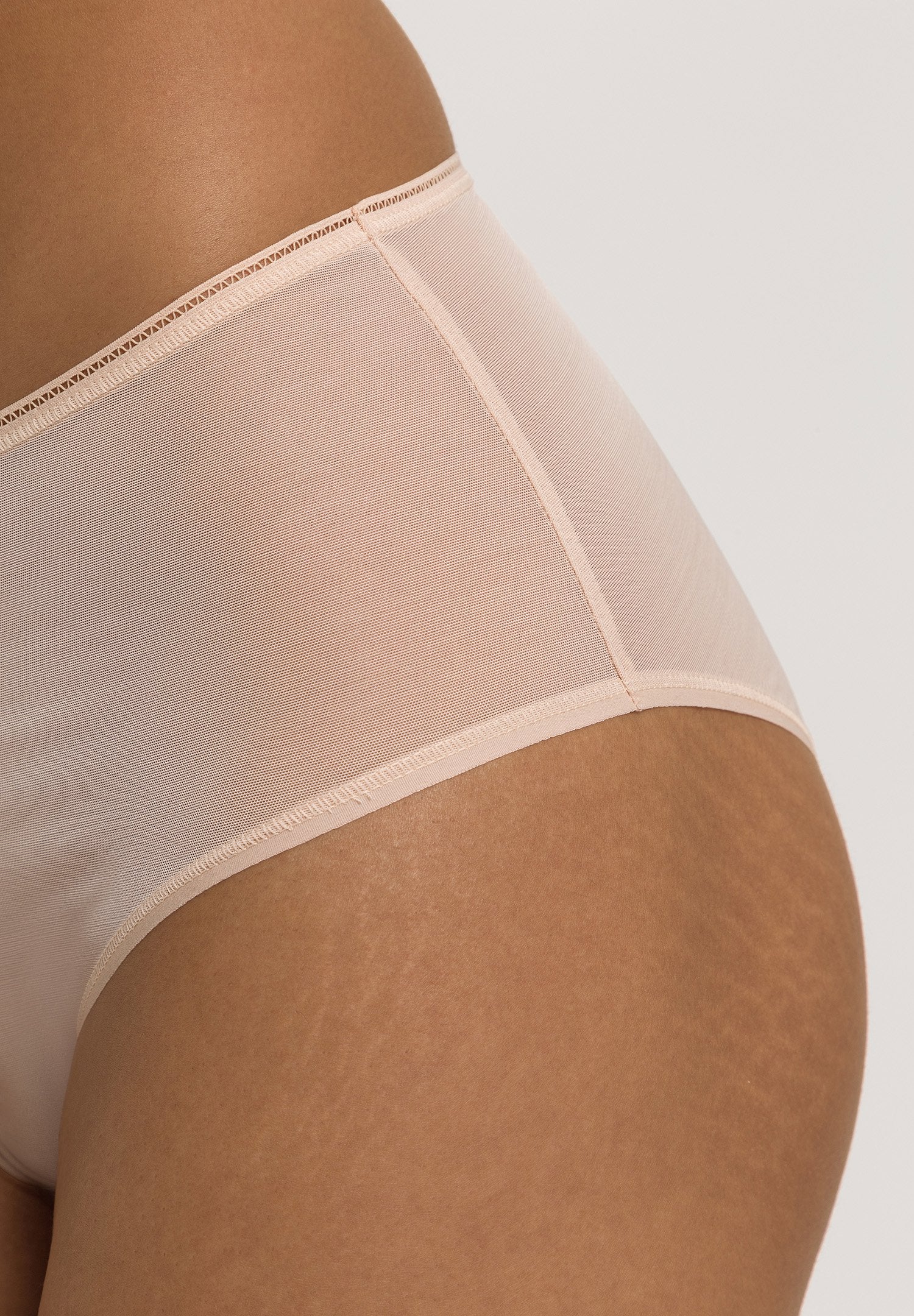 Smooth Illusion Maxi Briefs | beige 070845-070274 - Image 6