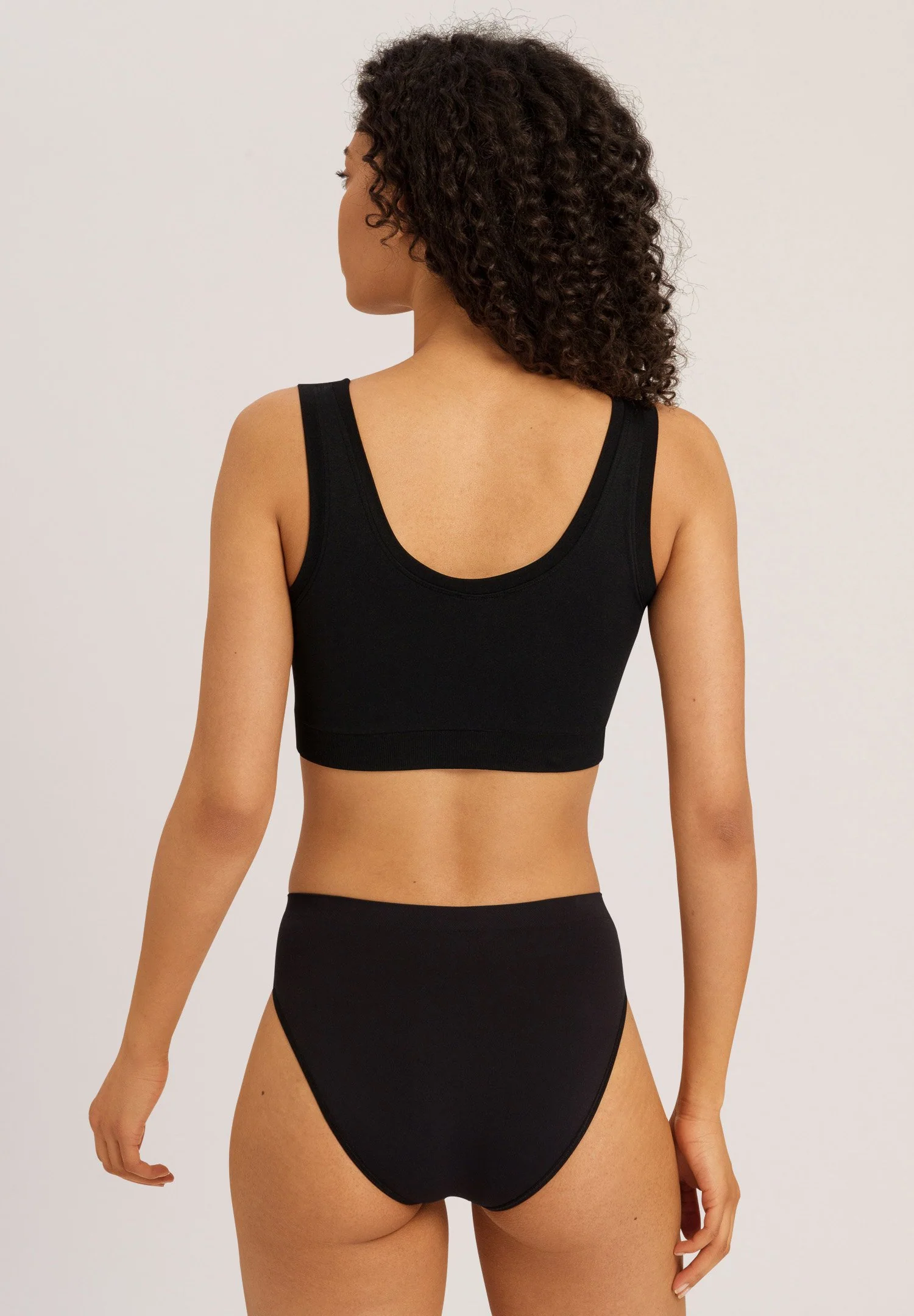 Touch Feeling Padded Crop Top | black 071806-070199 - Image 4